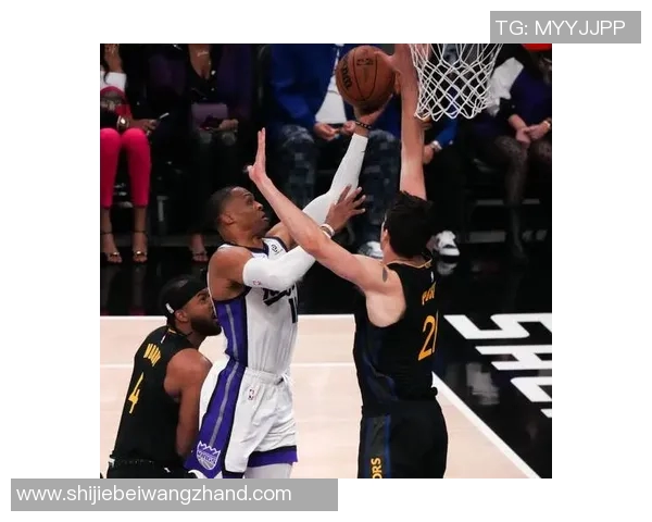 运动新闻布鲁克洛佩斯：从角色球员到NBA顶尖中锋的华丽转身